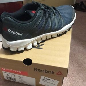 Size 9 Reebok realflex size 9